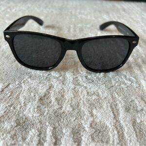 Shady Rays classic sunglasses with drawstring bag